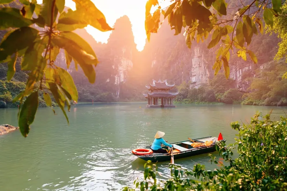 Platinum Mavi ve Kırmızı Ejderha “Vietnam ve Çin” THY ile 10 gece (SGN-PEK) Ho Chi Minh City (3) - Hanoi (2) - Halong Bay (1) - Şanghay (2) - Pekin (2) | Tüm turlar ve giriş ücretleri dahil |